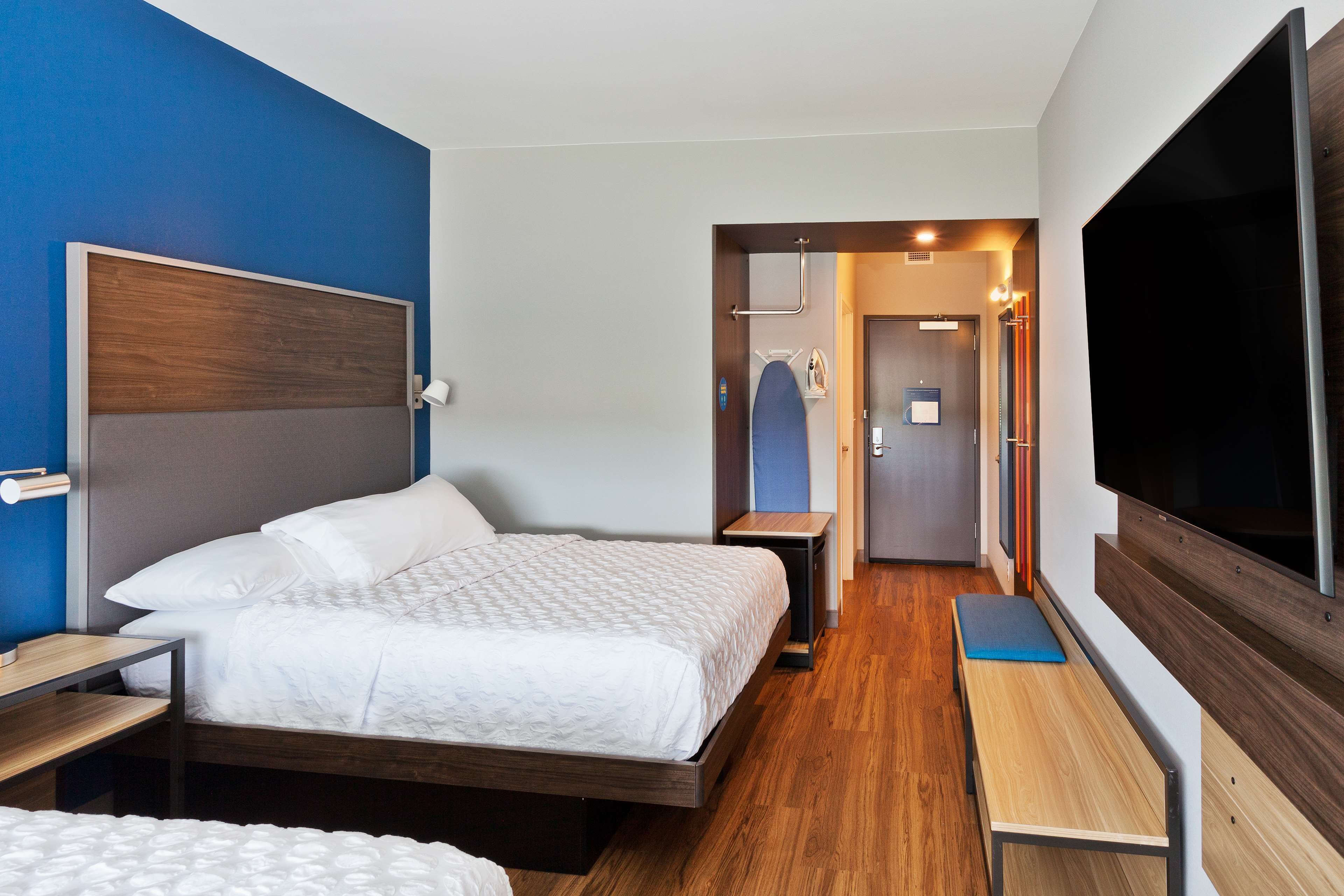 desk, laptop workspace, iron/ironing board, free wifi