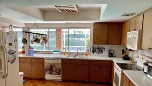 Casa | Cozinha privada | Cafeteira/chaleira, geladeira, micro-ondas, lava-louças