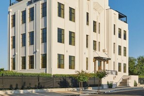 Exterior - Darling Hotel (Visalia)