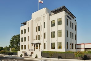 Exterior - Darling Hotel (Visalia)