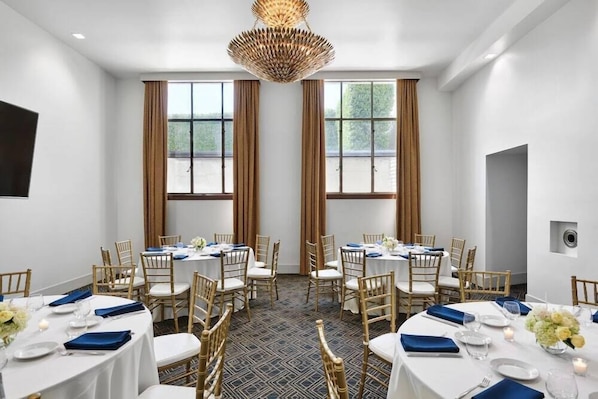 Banquet hall - Darling Hotel (Visalia)