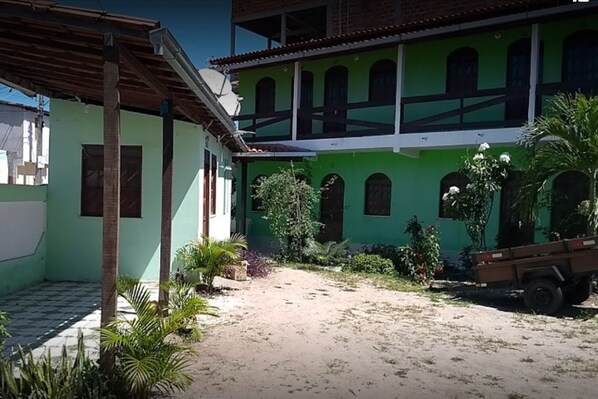 Courtyard - Pousada Raio de Luz (Salinas da Margarida)