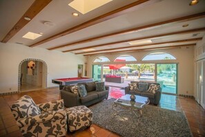 Living room - Paradise House With Pool, Jacuzzi and Pool Table (Fort Lauderdale)