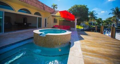 Paradise House With Pool, Jacuzzi and Pool Table
