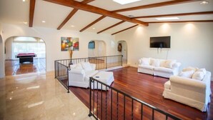 House | Living room - Paradise House With Pool, Jacuzzi and Pool Table (Fort Lauderdale)