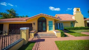 House | Exterior - Paradise House With Pool, Jacuzzi and Pool Table (Fort Lauderdale)