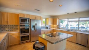 House | Private kitchen - Paradise House With Pool, Jacuzzi and Pool Table (Fort Lauderdale)