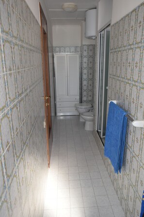 Towels, soap, toilet paper - Studio with sea view (Nettuno)