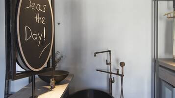 Premium Room | Deep soaking bathtub