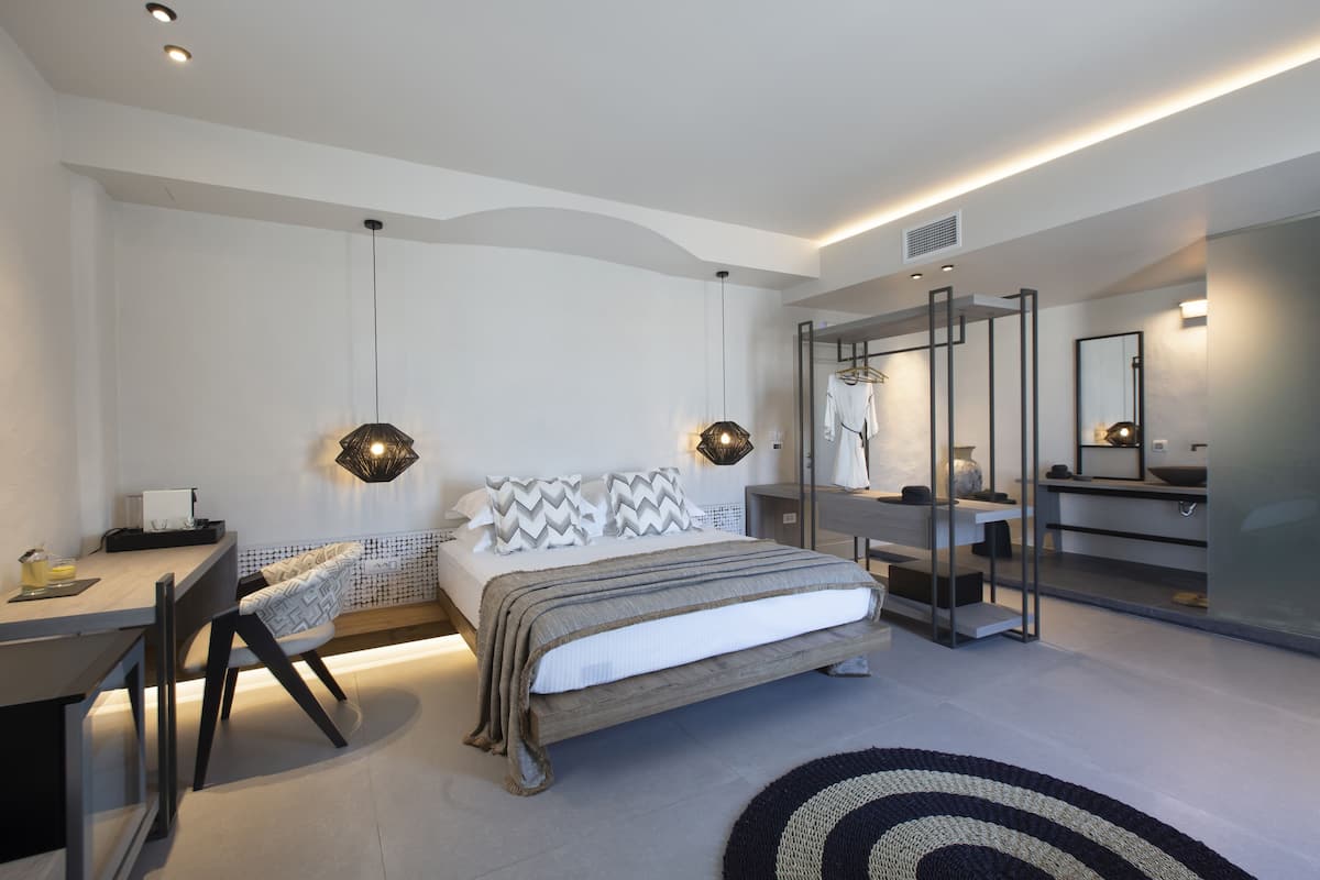 Deluxe Room | Premium bedding, memory foam beds, minibar, in-room safe
