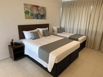 Paris Hotel by H Hotéis Business