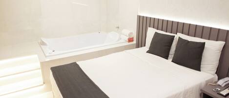 Presidential Room | Minibar, individually furnished, desk, laptop workspace