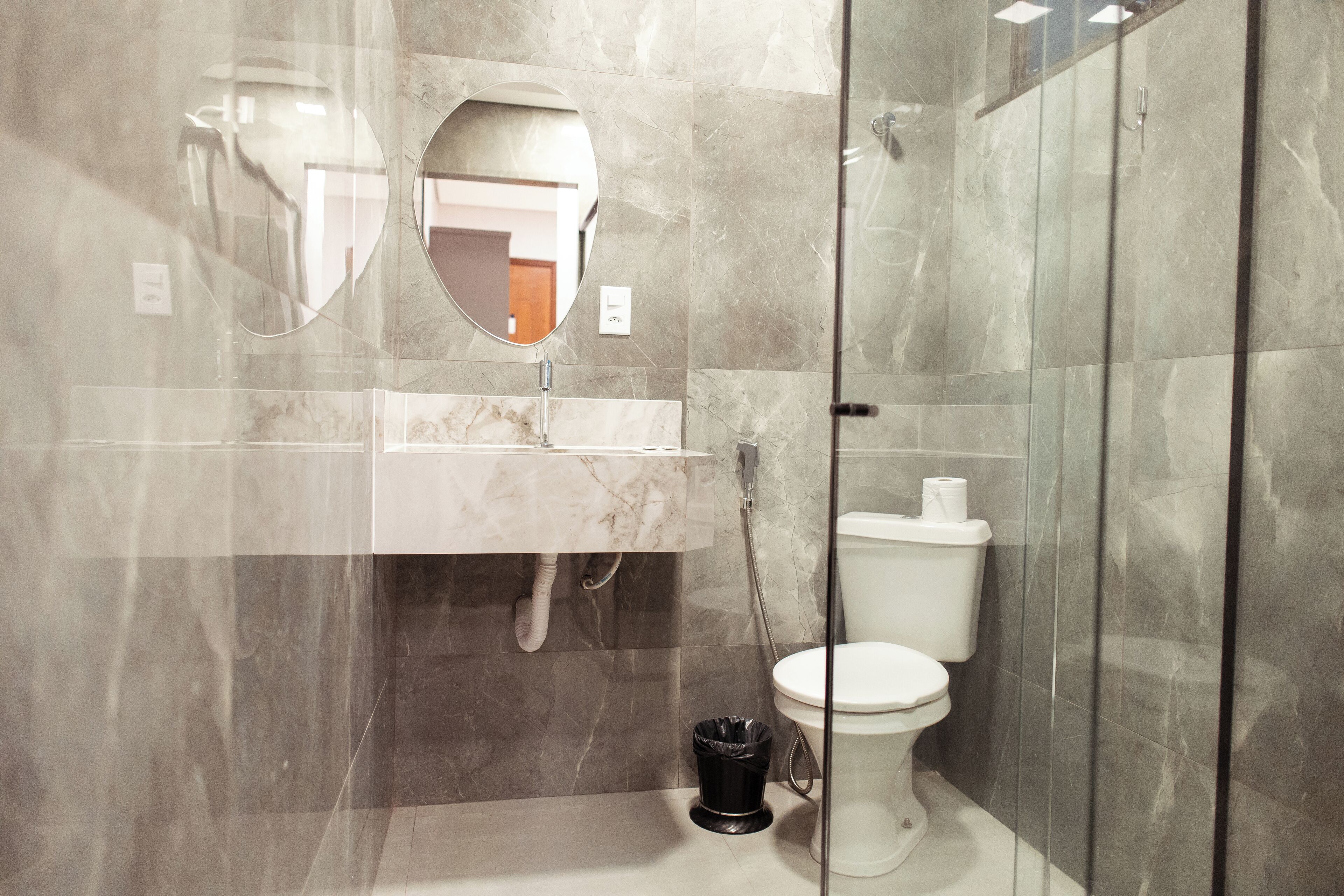 Quarto presidencial | Banheiro | Chuveiro, secador de cabelo (mediante solicitação), toalhas de banho 