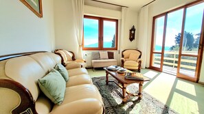 TV, fireplace - Hill Palace Villa, Private Pool, Sea View, Full Privacy, Easy Accessible by Car (Camaiore)