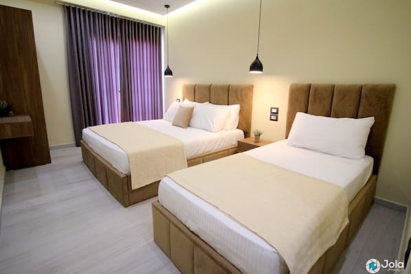 Triple Room (extra twin bed) | Minibar, desk, soundproofing, free WiFi