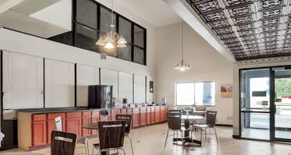 Lonestar Inn & Suites, Erick OK – Hwy 40 BY OYO