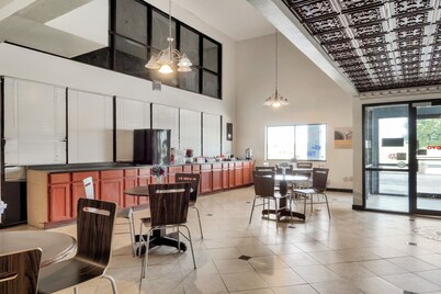 Lonestar Inn & Suites, Erick OK – Hwy 40 BY OYO