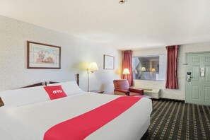 Escritorio, cortinas blackout, wifi gratis y ropa de cama 