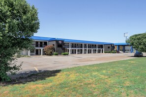 Exterior - Lonestar Inn & Suites, Erick OK – Hwy 40 BY OYO (Erick)
