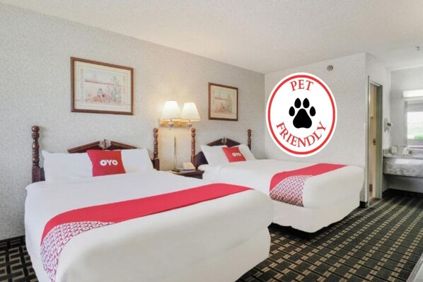 Desk, blackout drapes, free WiFi, bed sheets - Lonestar Inn & Suites, Erick OK – Hwy 40 BY OYO (Erick)