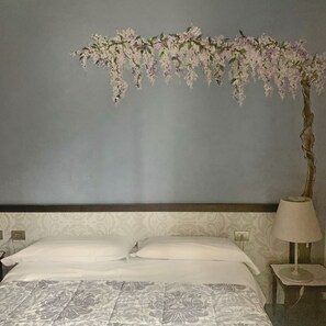 Minibar, individually decorated, individually furnished, desk - Locanda Cortiletto d'Alba (Alba)