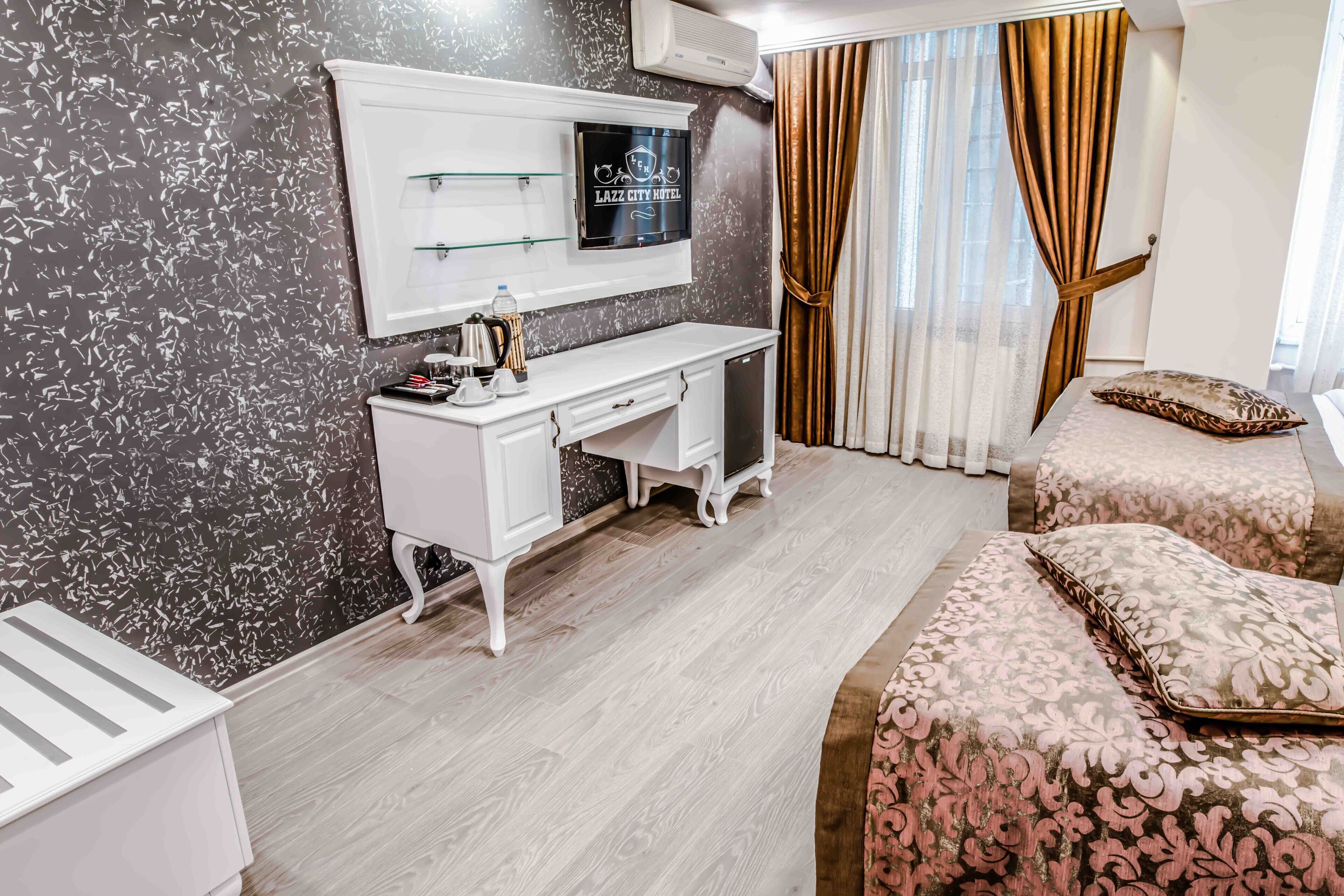 Photo - Lazz City Hotel