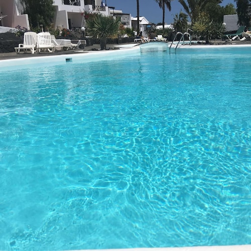 FRONT LINE, balcon, vue sur la mer, piscine partagée, AC, WIFI, TV complète, Front Line.