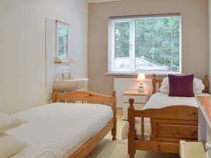4 bedrooms, free WiFi, bed sheets