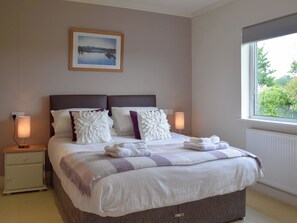 4 bedrooms, free WiFi, bed sheets - 4 bedroom accommodation in St Florence (St Florence)