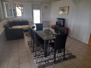 Dining - Wooden and atypical chalet (Le Diamant)