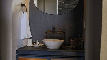 Villa | Bathroom | Shower, towels