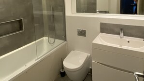 Bathroom - Luxury Ground Floor Flat (Wallington)