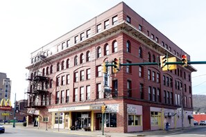 Exterior - OYO Hotel Bradford Main St PA (Bradford)
