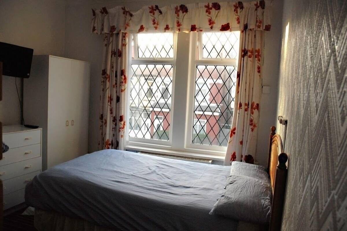 Comfort Double Room | WiFi (free), bed sheets