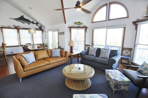 TV, caminetto, lettore DVD