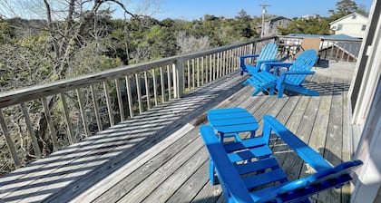 Disfrutar de fenomenales vistas de 360 ���������������������������������������������������������������������grados de Silver Lake Harbor, Pamlico Sound, y el Faro.