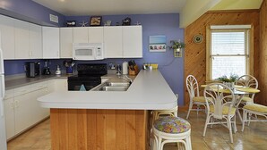 Kaffetrakter/tekoker, kjøleskap, mikrobølgeovn og ovn