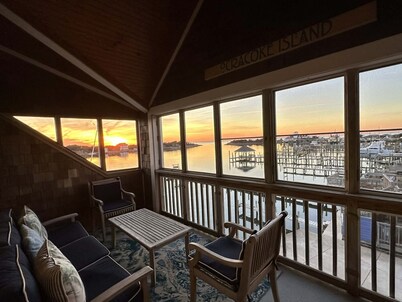 Harborview: Directly on Silver Lake with incredible views.