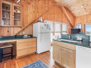 冰箱、微波炉、烤箱、炉灶