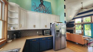 冰箱、微波炉、烤箱、炉灶