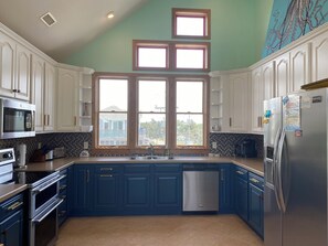 冰箱、微波炉、烤箱、炉灶