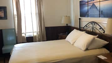 Basic Room, 1 Queen Bed | Iron/ironing board, individually decorated, individually furnished