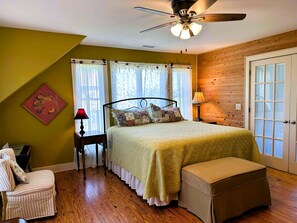 3 bedrooms, travel crib, internet, bed sheets