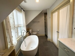 Bathroom - Olivella:  Pet friendly, artistic, eclectic artwork, decks, porches. (Ocracoke)