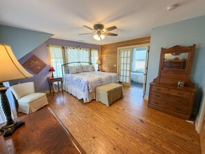 3 bedrooms, travel crib, internet, bed sheets