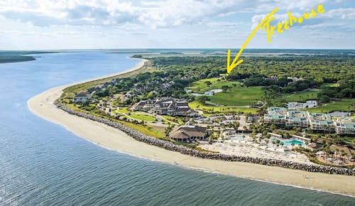 WOW- So COOL! Tree-house style Villa! Walk to BEACH! May-July dates just opened!