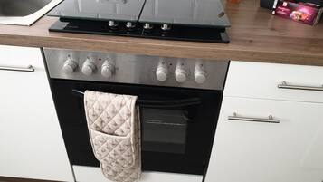 Kühlschrank, Ofen, Herdplatte, Geschirrspüler