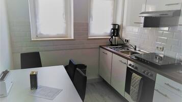 Kühlschrank, Ofen, Herdplatte, Geschirrspüler