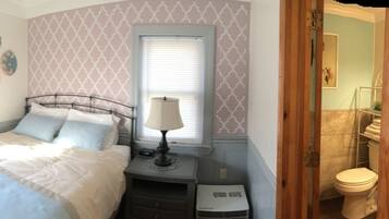 Standard Double Room | Iron/ironing board, bed sheets