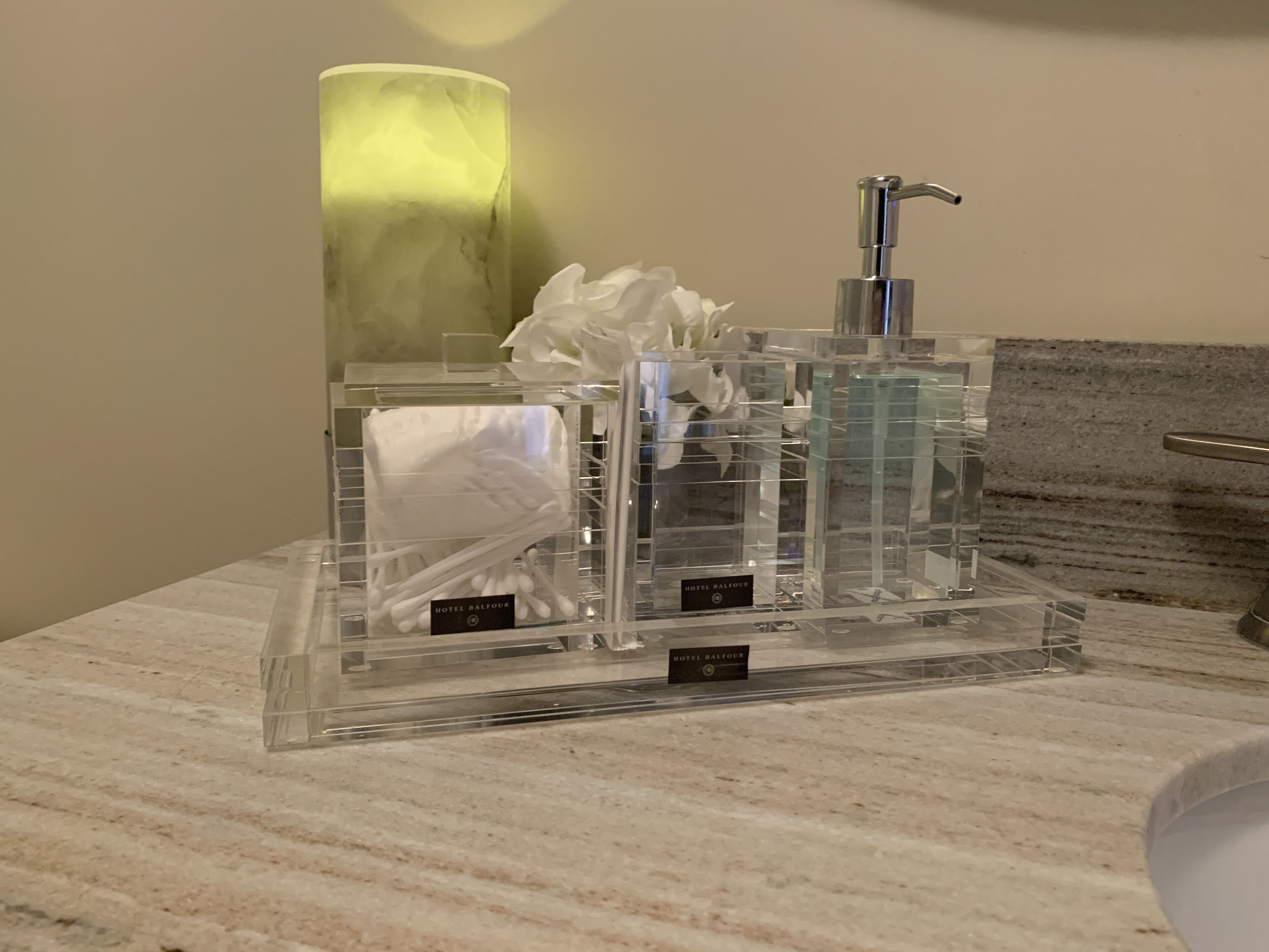 Ensemble douche/baignoire, sèche-cheveux, serviettes fournies, savon